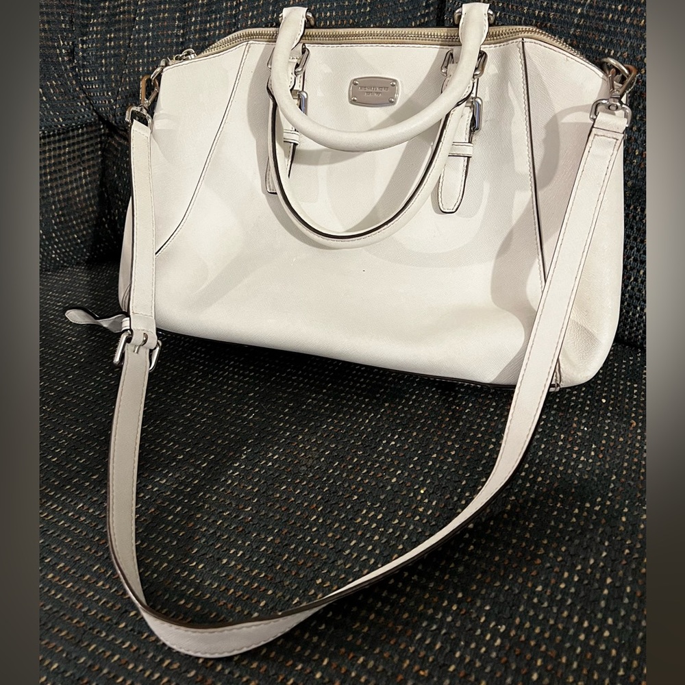 White Michael Kors purse 🤍 Adorable, some flaws